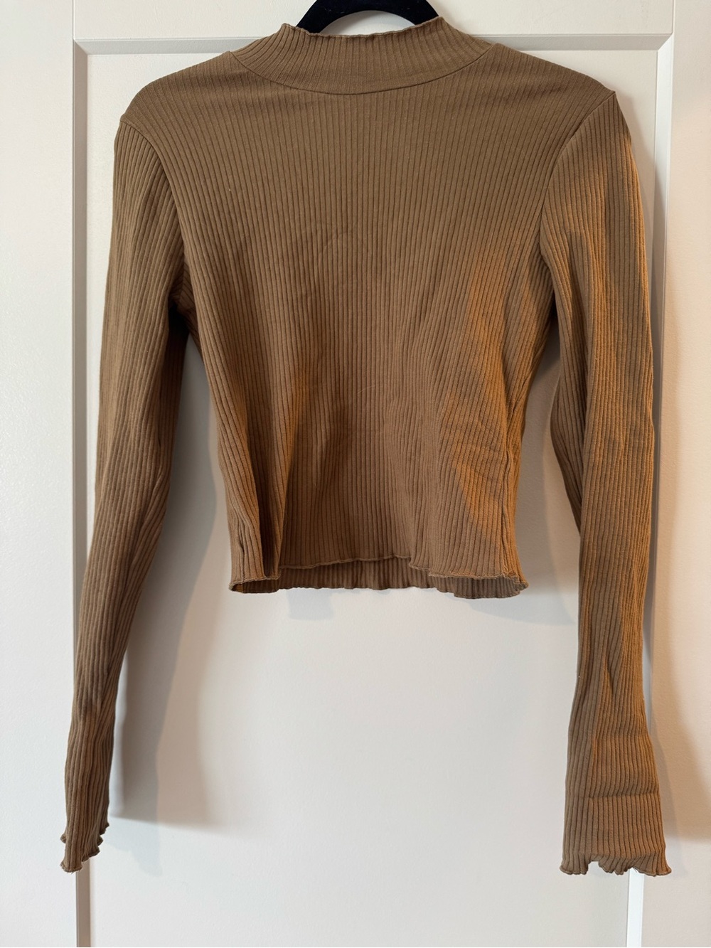 Good American Ribbed Long-Sleeve Top in Taupe Brown